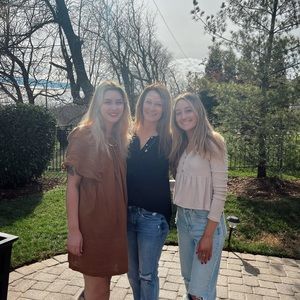 Meet your Posher, Dina